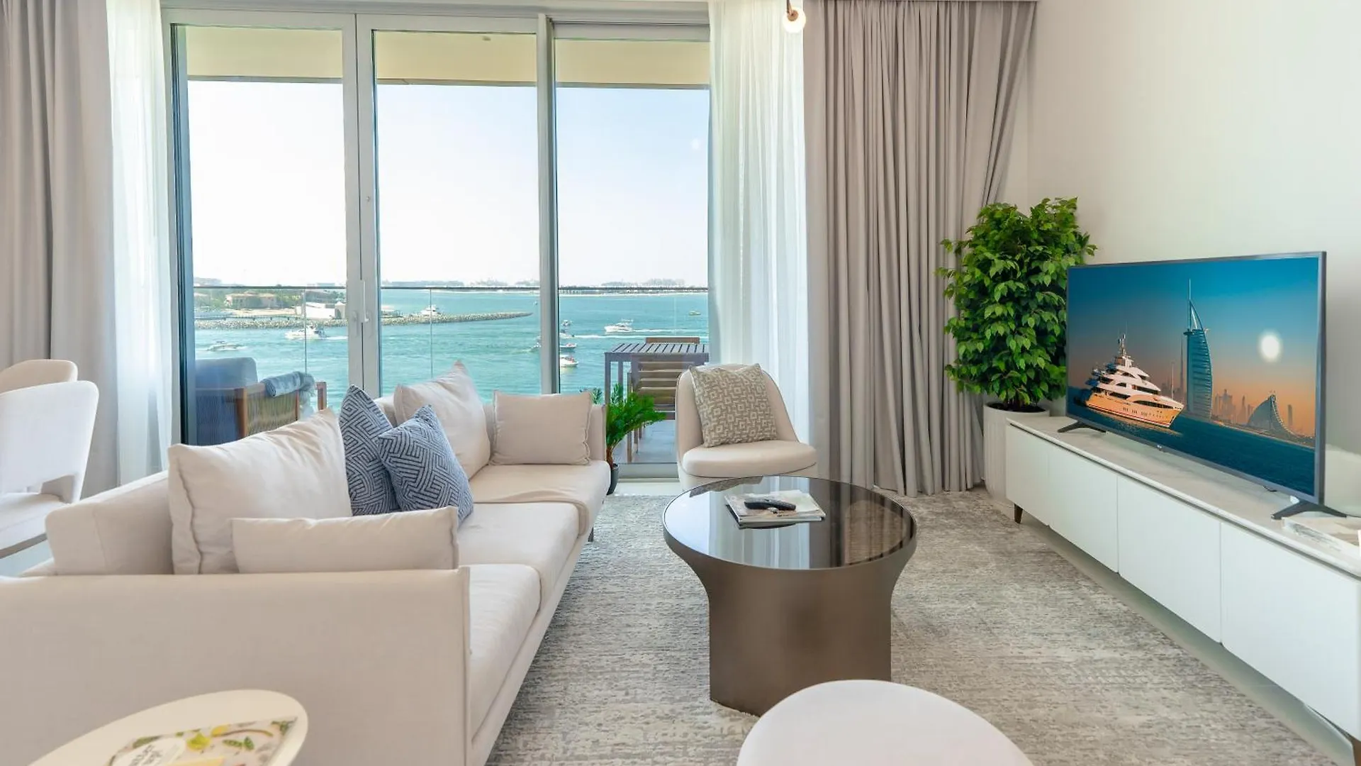 Ocean View And Private Beach Access - 2 Br Dubai